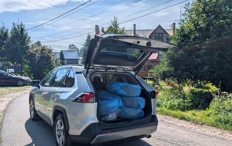 Toyota RAV4, 2019 год, 3 390 000 рублей, 9 фотография