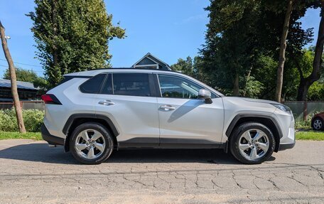 Toyota RAV4, 2019 год, 3 390 000 рублей, 4 фотография