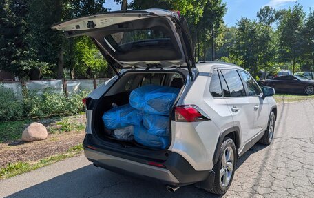 Toyota RAV4, 2019 год, 3 390 000 рублей, 10 фотография