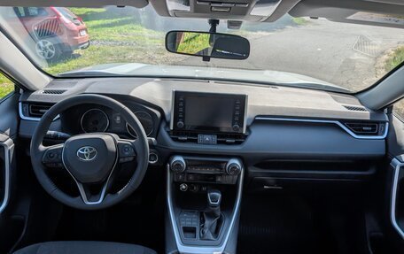 Toyota RAV4, 2019 год, 3 390 000 рублей, 17 фотография