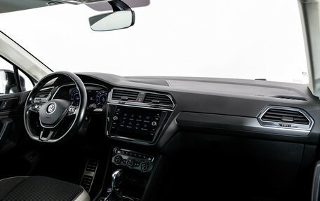 Volkswagen Tiguan II, 2018 год, 2 099 000 рублей, 11 фотография