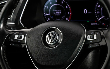 Volkswagen Tiguan II, 2018 год, 2 099 000 рублей, 13 фотография