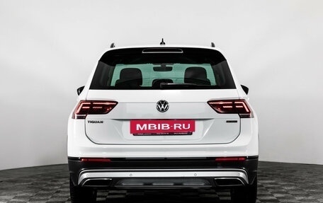 Volkswagen Tiguan II, 2018 год, 2 099 000 рублей, 8 фотография
