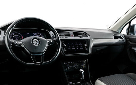 Volkswagen Tiguan II, 2018 год, 2 099 000 рублей, 17 фотография