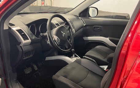 Mitsubishi Outlander III рестайлинг 3, 2011 год, 849 900 рублей, 7 фотография