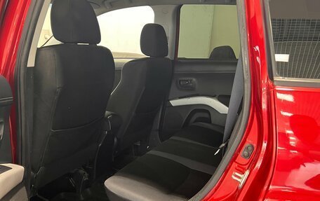 Mitsubishi Outlander III рестайлинг 3, 2011 год, 849 900 рублей, 10 фотография