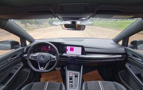 Volkswagen Golf VIII, 2023 год, 2 050 000 рублей, 14 фотография