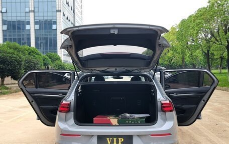 Volkswagen Golf VIII, 2023 год, 2 050 000 рублей, 13 фотография