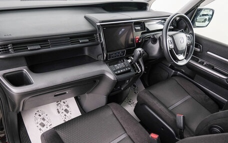 Honda Stepwgn IV, 2019 год, 2 499 000 рублей, 13 фотография