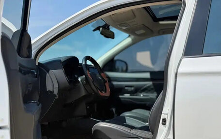 Mitsubishi Outlander III рестайлинг 3, 2021 год, 2 030 000 рублей, 17 фотография
