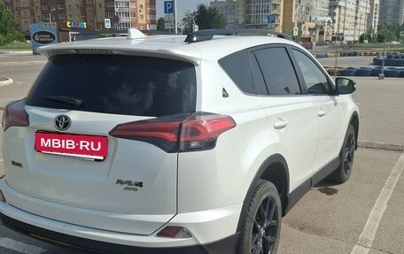 Toyota RAV4, 2018 год, 2 830 000 рублей, 6 фотография