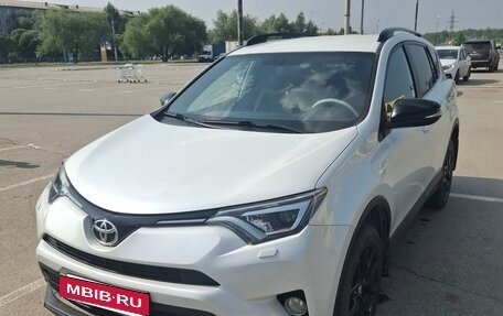 Toyota RAV4, 2018 год, 2 830 000 рублей, 9 фотография