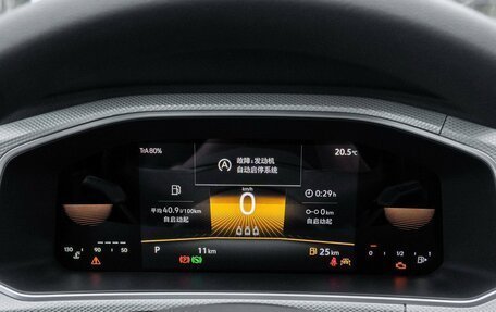Volkswagen T-Roc I, 2023 год, 2 390 000 рублей, 5 фотография