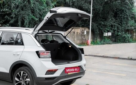 Volkswagen T-Roc I, 2023 год, 2 390 000 рублей, 8 фотография