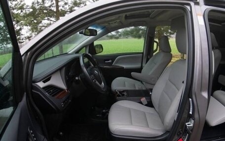 Toyota Sienna III, 2017 год, 2 800 000 рублей, 6 фотография