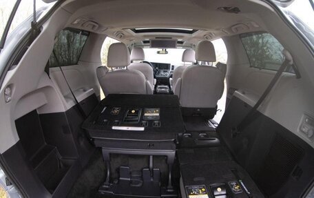 Toyota Sienna III, 2017 год, 2 800 000 рублей, 12 фотография