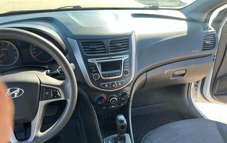 Hyundai Solaris II рестайлинг, 2014 год, 990 000 рублей, 10 фотография