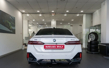 BMW 5 серия, 2024 год, 8 100 000 рублей, 6 фотография