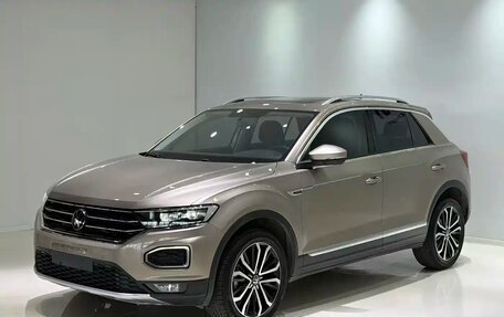 Volkswagen T-Roc I, 2022 год, 1 550 000 рублей, 1 фотография