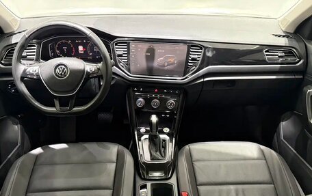 Volkswagen T-Roc I, 2022 год, 1 550 000 рублей, 2 фотография