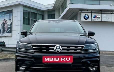 Volkswagen Tiguan II, 2020 год, 2 747 000 рублей, 2 фотография