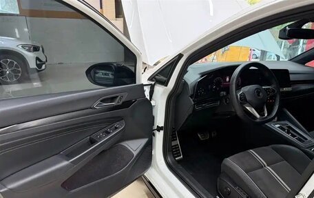 Volkswagen Golf VIII, 2023 год, 2 000 000 рублей, 5 фотография