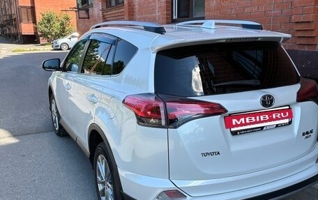 Toyota RAV4, 2018 год, 2 750 000 рублей, 2 фотография