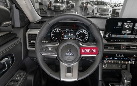 Mitsubishi L200, 2025 год, 5 300 000 рублей, 10 фотография