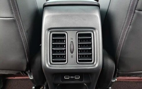 Honda Vezel, 2023 год, 1 750 000 рублей, 4 фотография