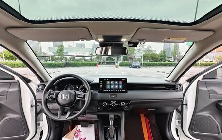 Honda Vezel, 2023 год, 1 750 000 рублей, 2 фотография