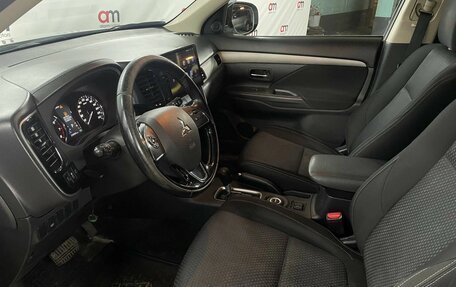 Mitsubishi Outlander III рестайлинг 3, 2016 год, 1 299 000 рублей, 10 фотография