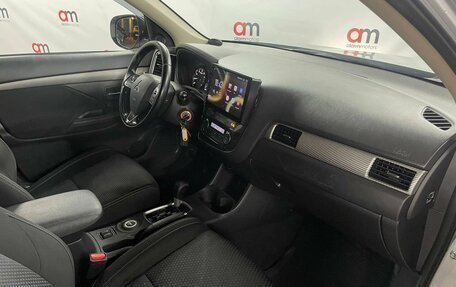 Mitsubishi Outlander III рестайлинг 3, 2016 год, 1 299 000 рублей, 12 фотография