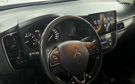 Mitsubishi Outlander III рестайлинг 3, 2016 год, 1 299 000 рублей, 13 фотография