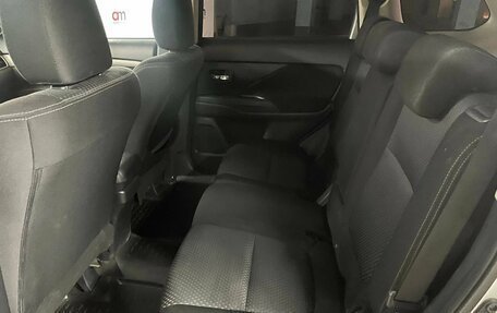 Mitsubishi Outlander III рестайлинг 3, 2016 год, 1 299 000 рублей, 19 фотография