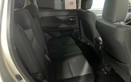 Mitsubishi Outlander III рестайлинг 3, 2016 год, 1 299 000 рублей, 20 фотография