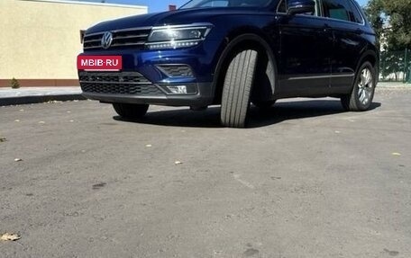 Volkswagen Tiguan II, 2018 год, 1 850 000 рублей, 4 фотография