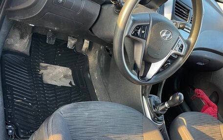 Hyundai Solaris II рестайлинг, 2015 год, 420 000 рублей, 13 фотография
