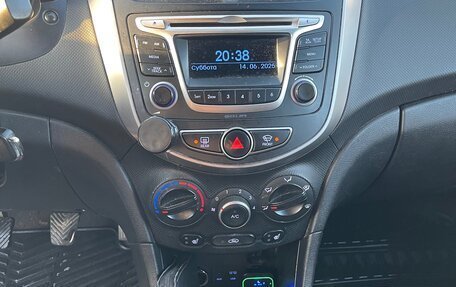 Hyundai Solaris II рестайлинг, 2015 год, 420 000 рублей, 16 фотография
