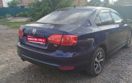 Volkswagen Jetta VI, 2013 год, 690 000 рублей, 2 фотография