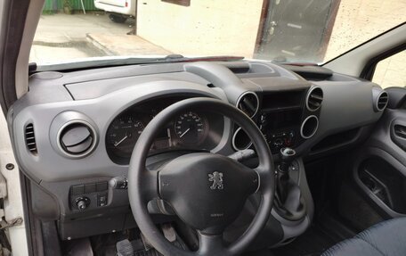 Peugeot Partner II рестайлинг 2, 2011 год, 680 000 рублей, 6 фотография