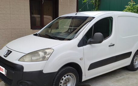 Peugeot Partner II рестайлинг 2, 2011 год, 680 000 рублей, 3 фотография