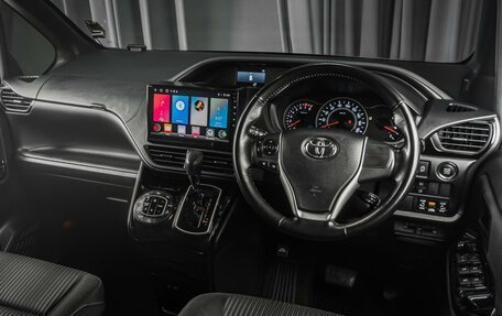 Toyota Noah III, 2017 год, 2 469 000 рублей, 6 фотография