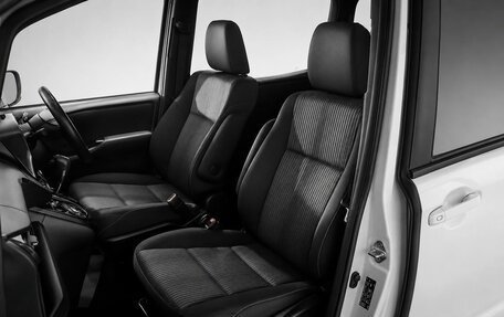 Toyota Noah III, 2017 год, 2 469 000 рублей, 8 фотография