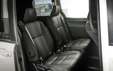 Toyota Noah III, 2017 год, 2 469 000 рублей, 9 фотография