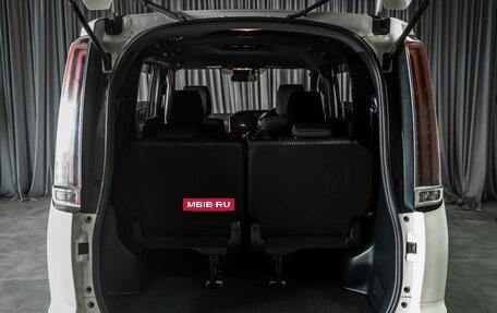 Toyota Noah III, 2017 год, 2 469 000 рублей, 21 фотография