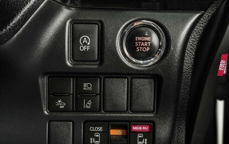 Toyota Noah III, 2017 год, 2 469 000 рублей, 18 фотография