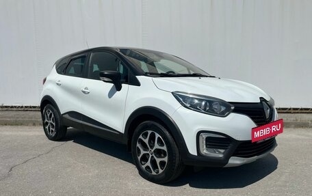 Renault Kaptur I рестайлинг, 2017 год, 1 065 000 рублей, 3 фотография