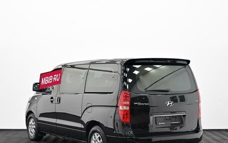 Hyundai Grand Starex Grand Starex I рестайлинг 2, 2013 год, 1 355 000 рублей, 2 фотография