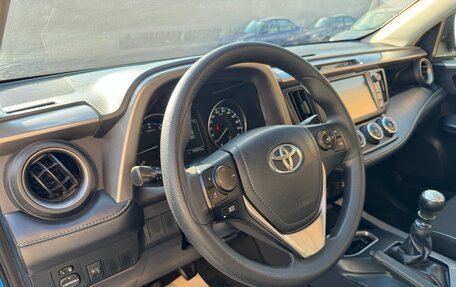 Toyota RAV4, 2015 год, 1 890 000 рублей, 17 фотография