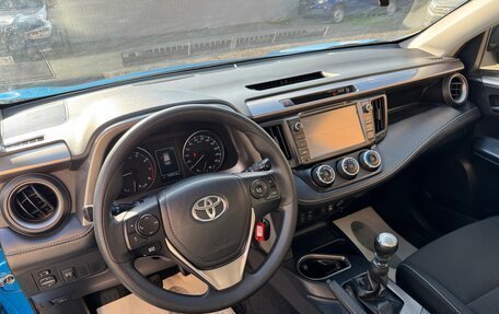 Toyota RAV4, 2015 год, 1 890 000 рублей, 15 фотография